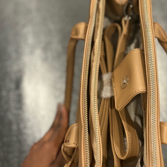 New York and Company Tan Tote Bag Style 7675 - Picture 13 of 14